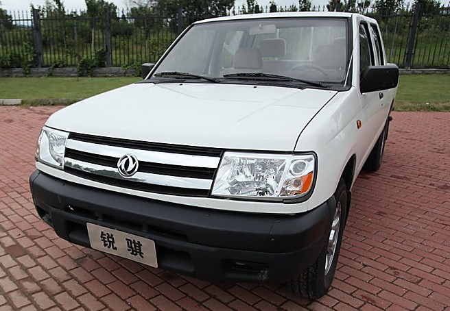 鄭州日產(chǎn) 銳騏皮卡 4WD ZD25柴油標(biāo)準(zhǔn)型 國Ⅲ 2009款